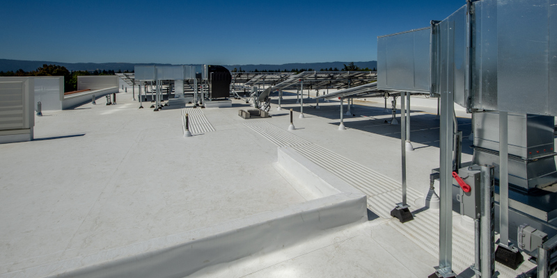 Industrial Roofing Solutions for Harsh Environments: Heat, Chemicals, and Moisture